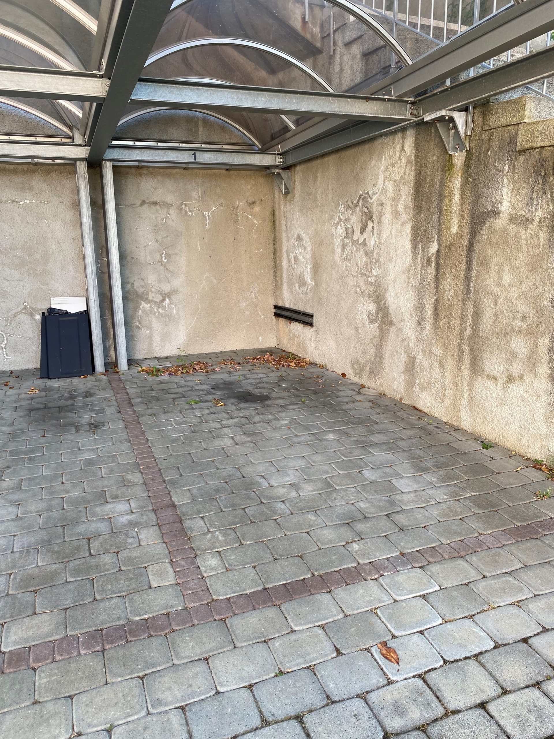 Place de parc extérieure voiture au centre de Lausanne 1